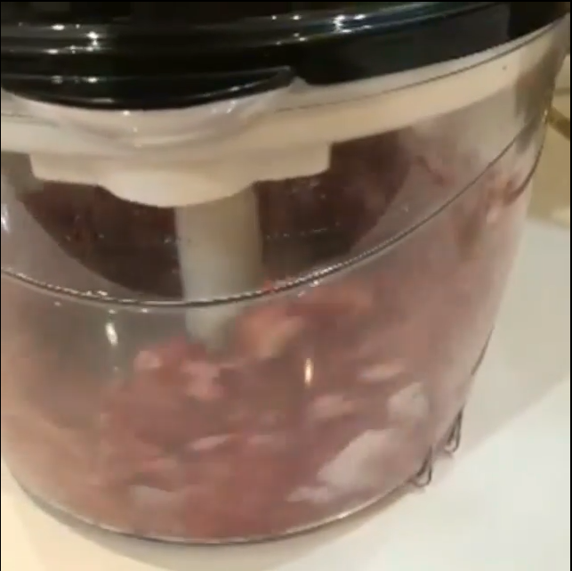 فیلم خرد کردن گوشت با خردکن مایللوکس